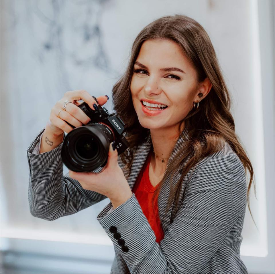 Fotograf ślubny Warszawa - portret fotografki specjalizującej się w fotografii ślubnej i portretowej